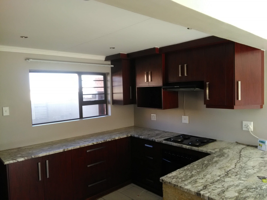 To Let 3 Bedroom Property for Rent in Hillside Free State